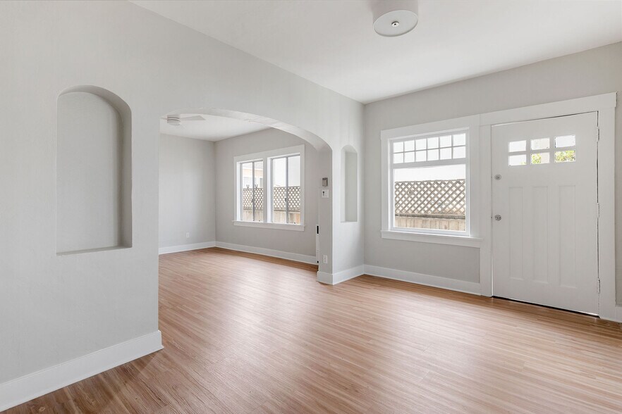 724 Hermosa Ave, Hermosa Beach, CA à vendre - Photo de l’immeuble – Image 3 sur 49