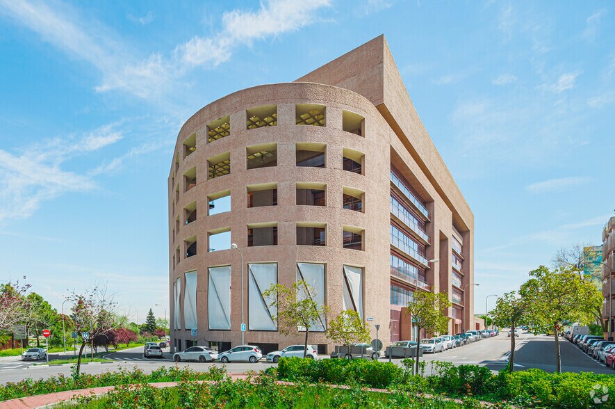 Calle de Juan Ignacio Luca de Tena, 1, Madrid, Madrid à louer - Photo de l’immeuble – Image 2 sur 25