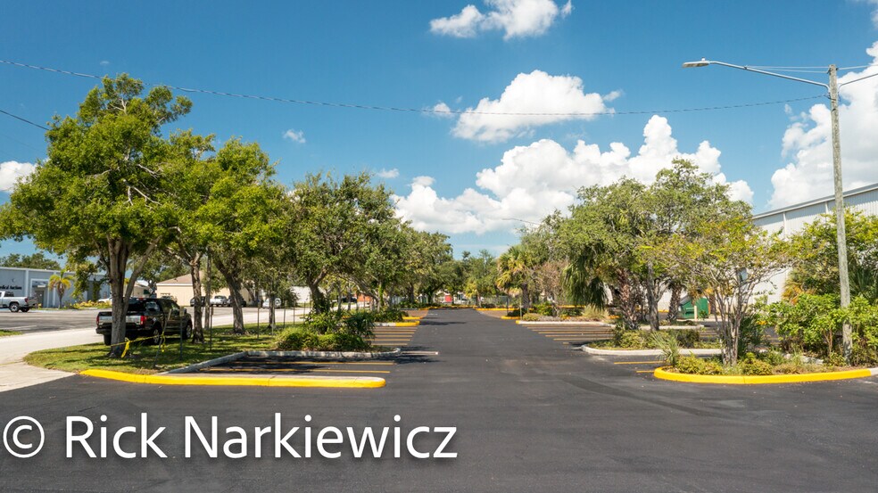 6750 N Bryan Dairy Rd, Seminole, FL à louer - Photo de l’immeuble – Image 3 sur 10