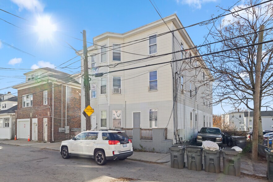 62 Russo St, Providence, RI à vendre - Photo de l’immeuble – Image 3 sur 39