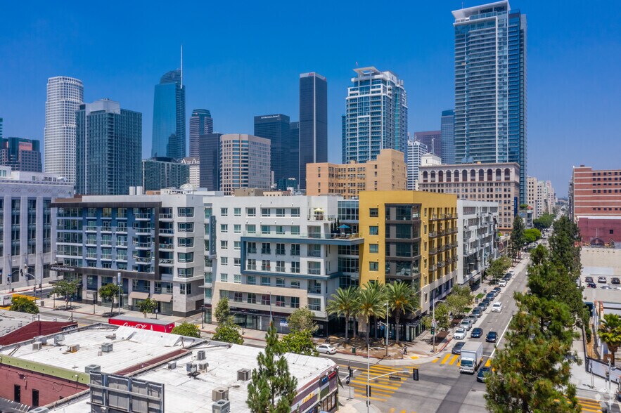 301 W Olympic Blvd, Los Angeles, CA à louer - Photo de l’immeuble – Image 2 sur 76