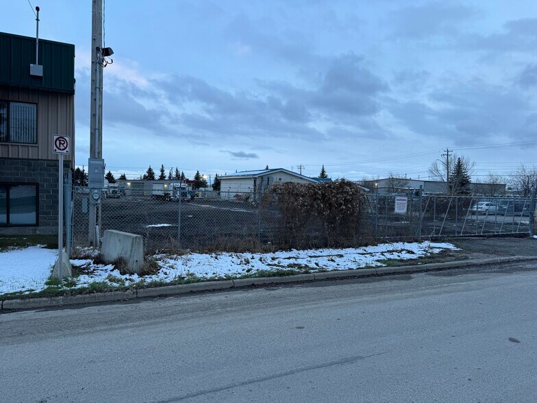 3323 44 Ave SE, Calgary, AB à louer - Autre – Image 3 sur 5