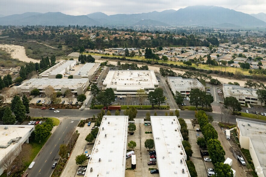 1220 Avenida Acaso, Camarillo, CA à louer - Aérien – Image 3 sur 8
