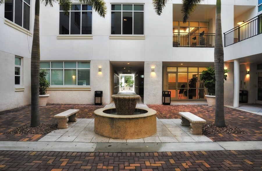 201 W Marion Ave, Punta Gorda, FL à louer - Photo de l’immeuble – Image 3 sur 17