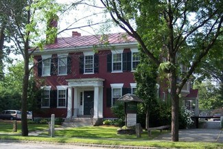 Plus de détails pour 32 Pleasant St, Woodstock, VT - Santé à vendre