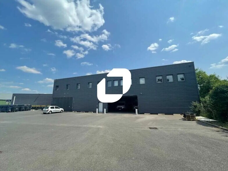 Local d’activités dans Magny-en-Vexin à louer - Photo de l’immeuble – Image 1 sur 10