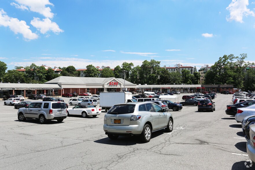 23 Quaker Ridge Rd, New Rochelle, NY à louer - Photo de l’immeuble – Image 3 sur 5