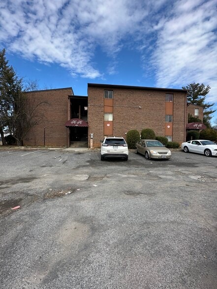 1606 Wayne St NE, Roanoke, VA à vendre - Photo principale – Image 1 sur 10