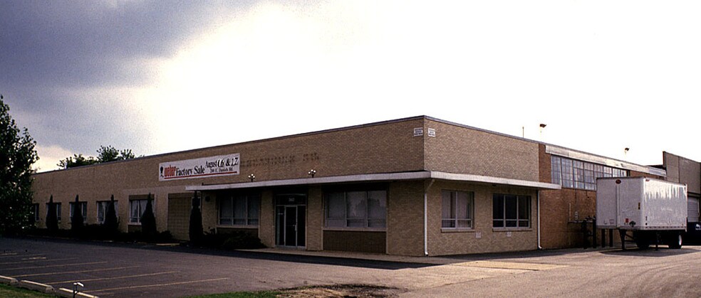 560 S Hicks Rd, Palatine, IL à louer - Photo de l’immeuble – Image 3 sur 5