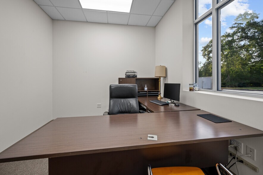 1207 N Houston Ave, Humble, TX à vendre - Photo de l’immeuble – Image 2 sur 35