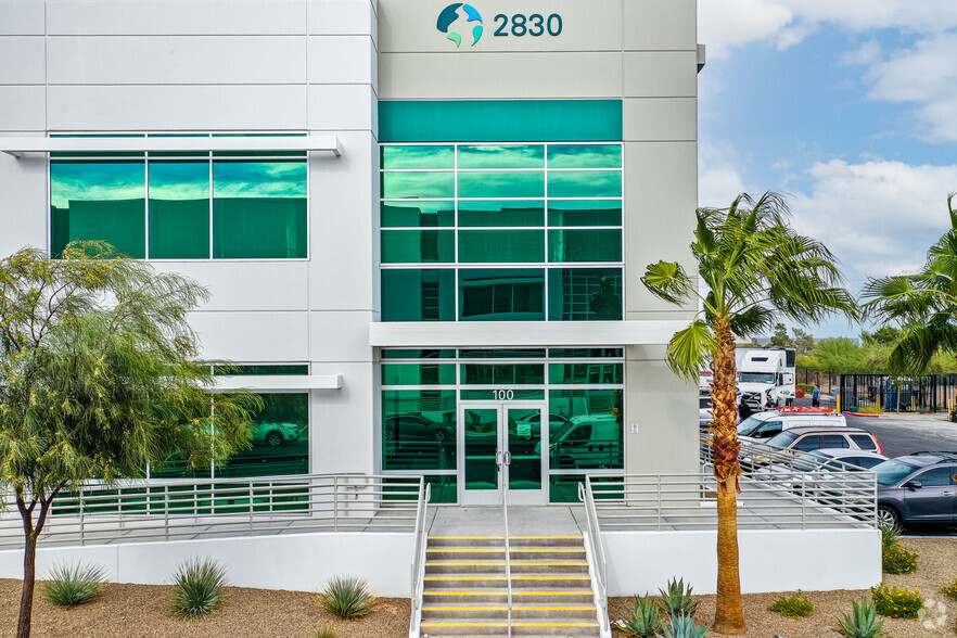 2830 W Capovilla Ave, Las Vegas, NV à louer - Photo de l’immeuble – Image 3 sur 4