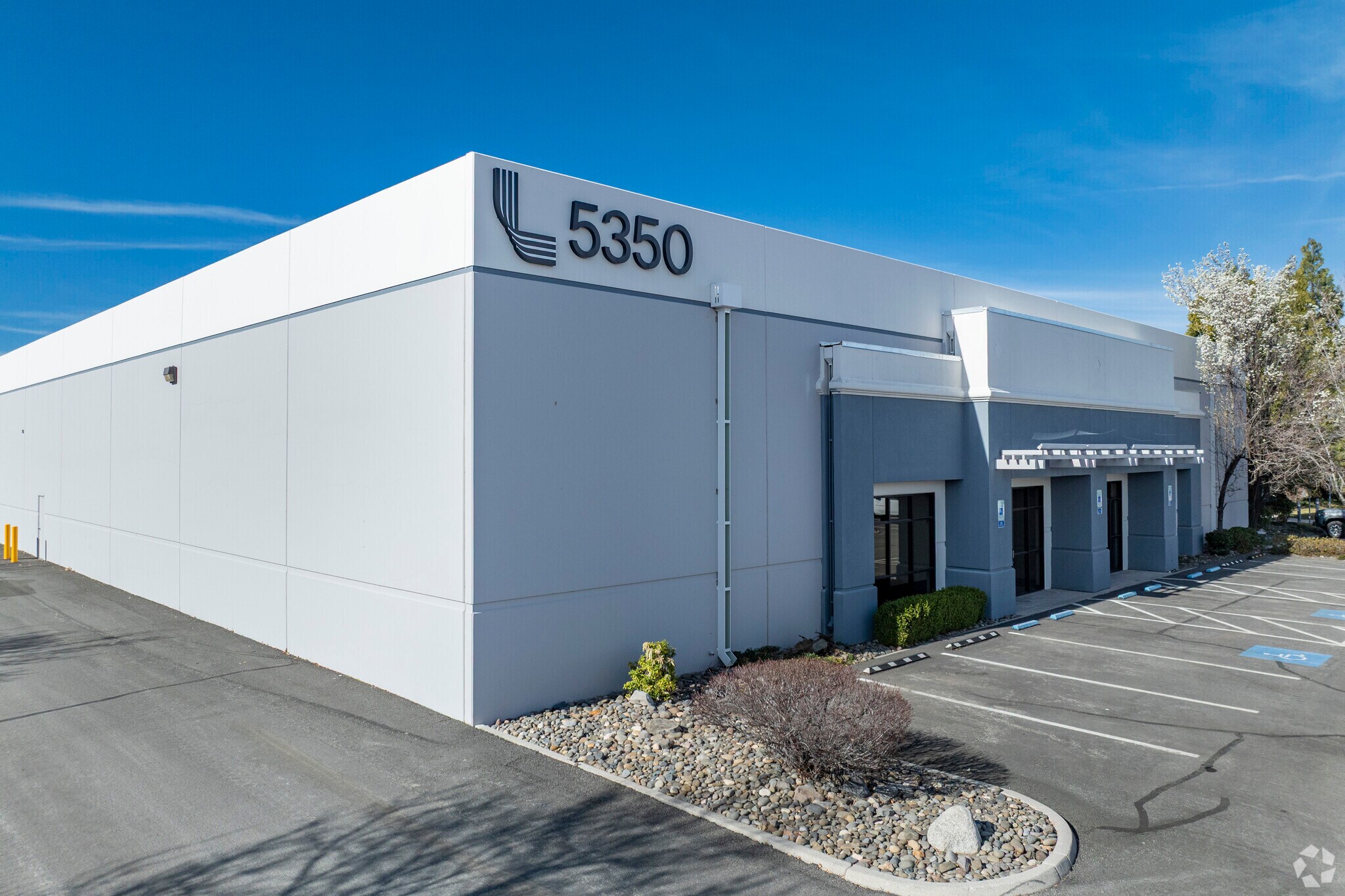 5350 Capital Ct, Reno, NV à louer Photo principale– Image 1 sur 4