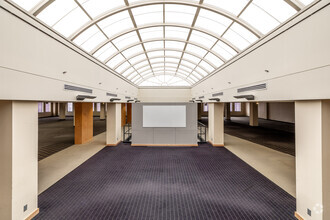 221 3rd Ave SE, Cedar Rapids, IA à louer Numérisation 3D Matterport– Image 1 sur 5