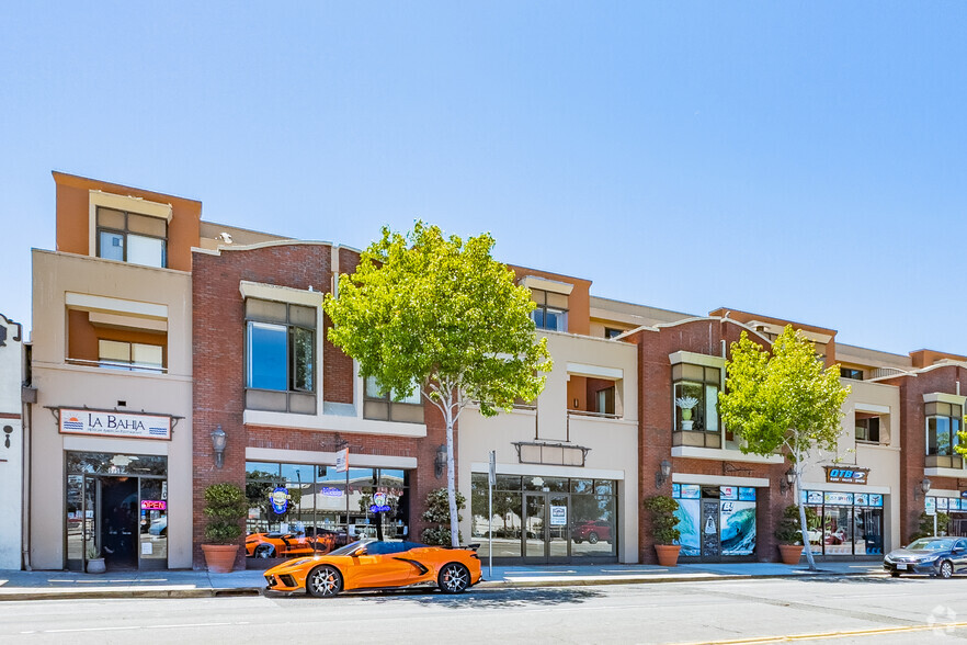 685 Lighthouse Ave, Monterey, CA à louer - Photo de l’immeuble – Image 2 sur 10