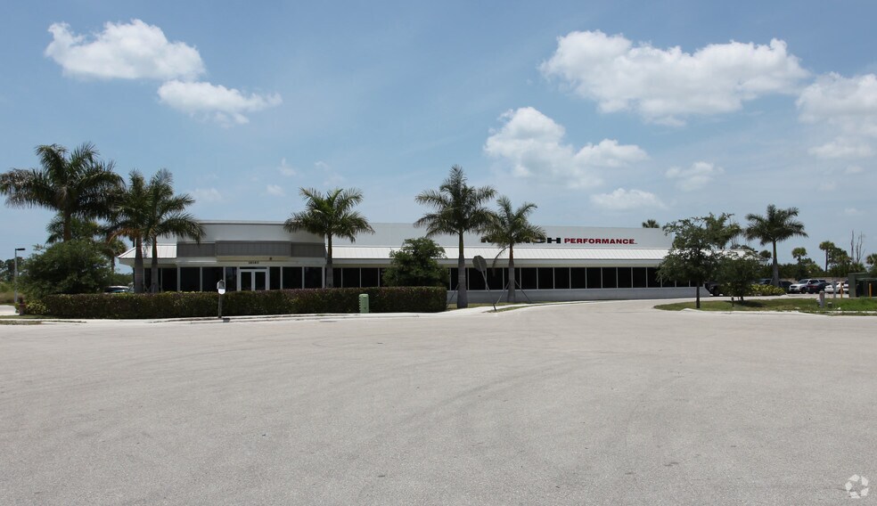 16160 Performance Way, Naples, FL à louer - Photo principale – Image 1 sur 8
