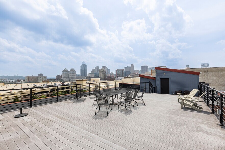 532 Reading Rd, Cincinnati, OH à louer - Photo de l’immeuble – Image 3 sur 11