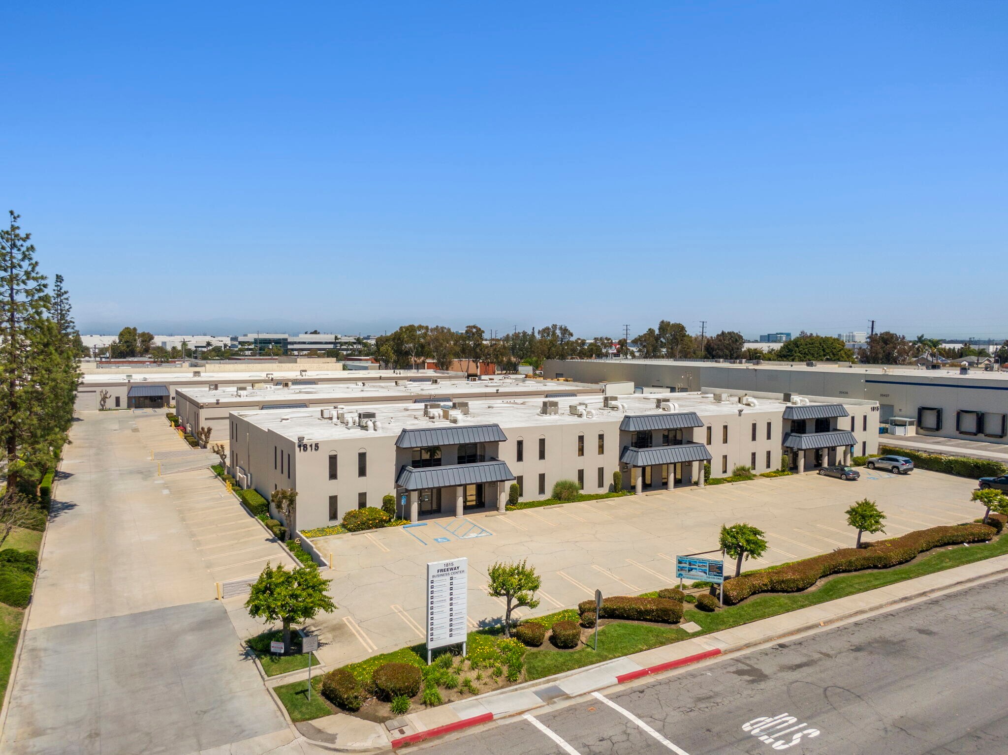1815 W 205th St, Torrance, CA à louer Photo de l’immeuble– Image 1 sur 8