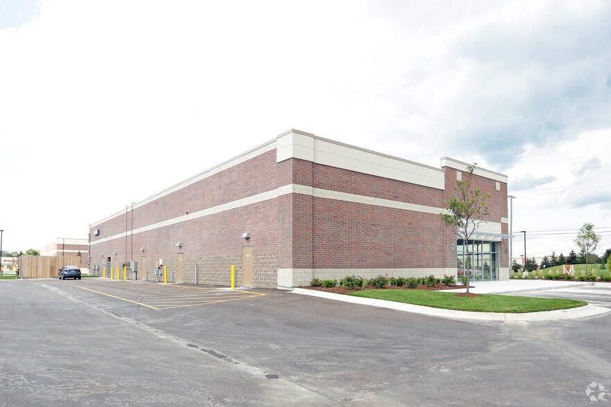 Van Dyke Ave, Shelby Township, MI à louer - Photo de l’immeuble – Image 2 sur 5