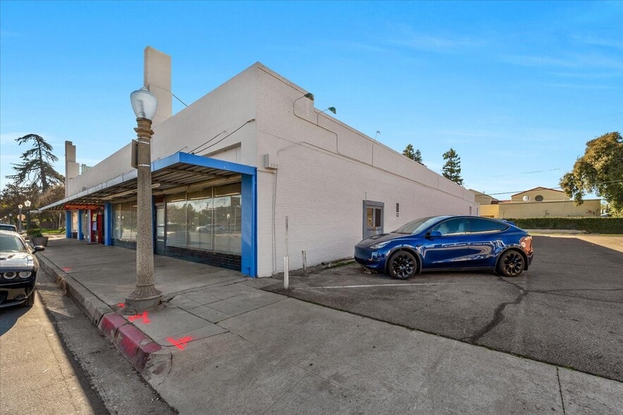 1405-1415 N Van Ness Ave, Fresno, CA à vendre - Photo de l’immeuble – Image 2 sur 11