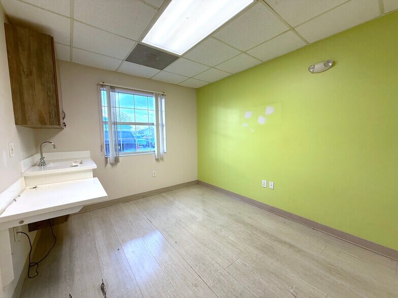 833 E Oak St, Kissimmee, FL à louer - Photo de l’immeuble – Image 3 sur 21