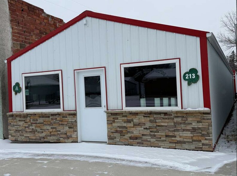 213 S 4th St, Oneill, NE à vendre - Photo de l’immeuble – Image 2 sur 11