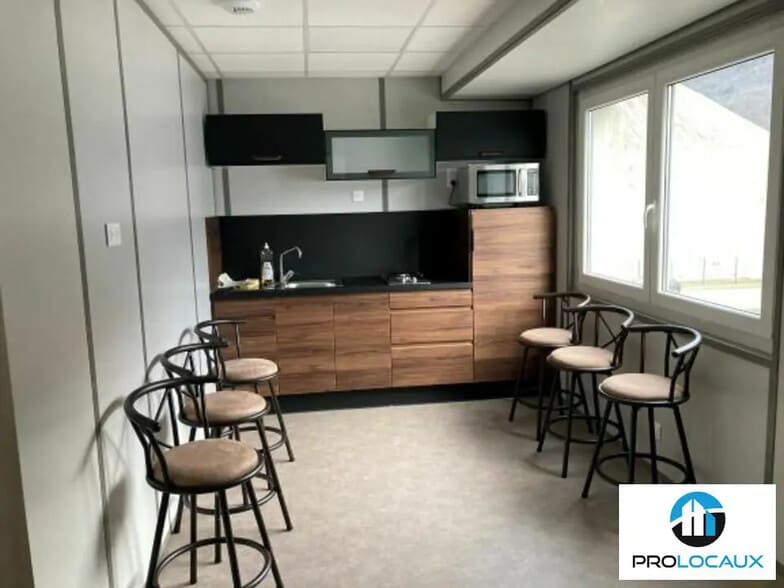 Bureau dans Gilly-sur-Isère à louer - Photo de l’immeuble – Image 1 sur 4