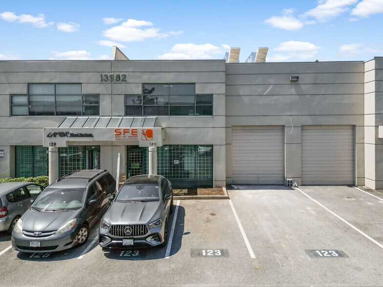 13982 Cambie Rd, Richmond, BC à louer - Photo de l’immeuble – Image 3 sur 8