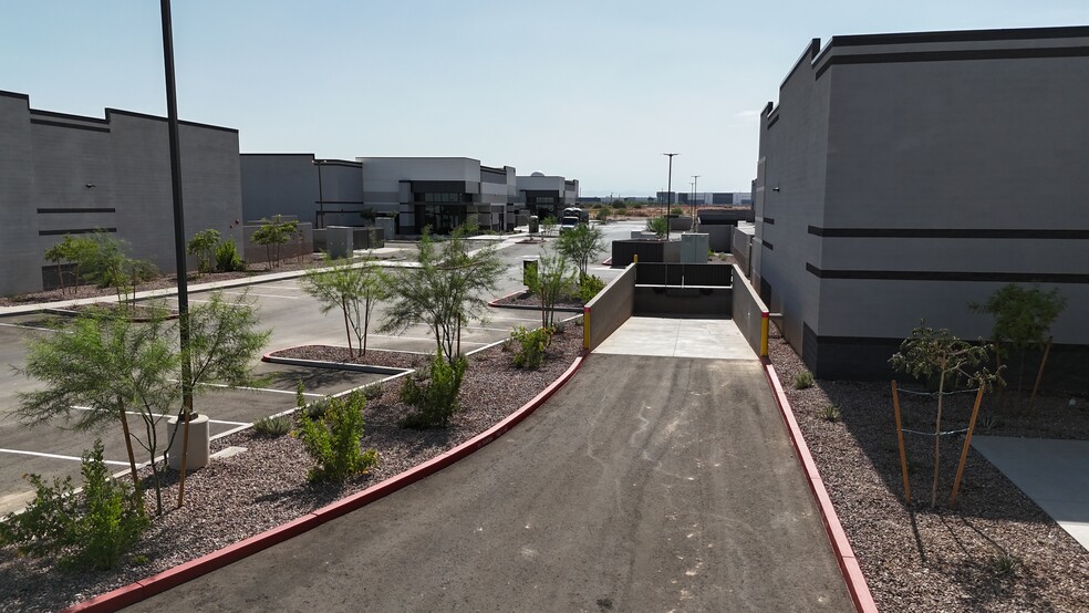 7320 E Pecos Rd, Mesa, AZ à vendre - Photo de l’immeuble – Image 3 sur 13