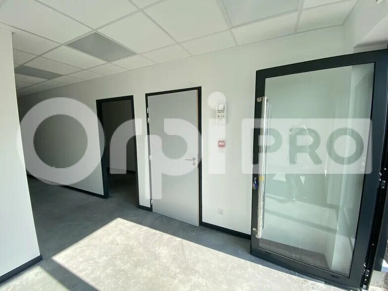 Bureau dans Saint-Jean-de-la-Neuville à louer - Photo de l’immeuble – Image 2 sur 10