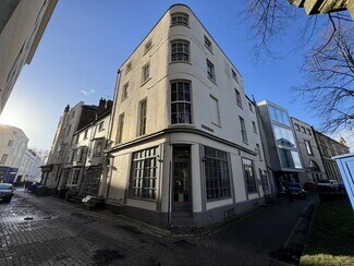 Plus de détails pour 8 Well Walk, Cheltenham - Bureau, Local commercial à louer