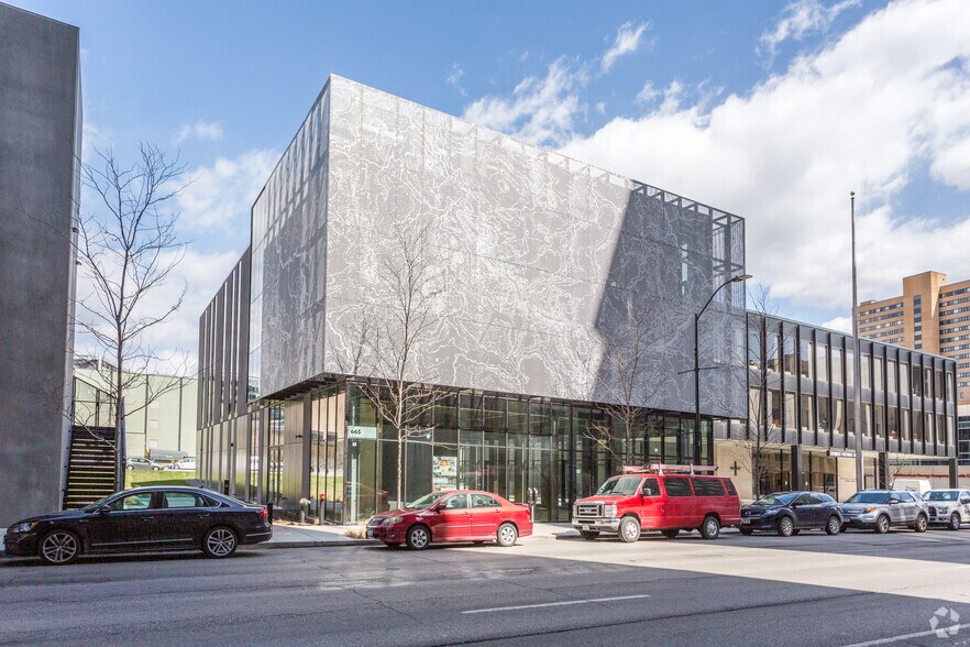 665 Grand Ave, Des Moines, IA à louer - Photo principale – Image 1 sur 5