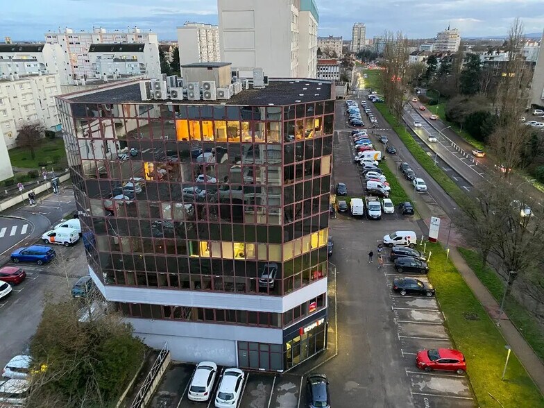 Bureau dans Chalon-sur-Saône à louer - Photo de l’immeuble – Image 1 sur 8