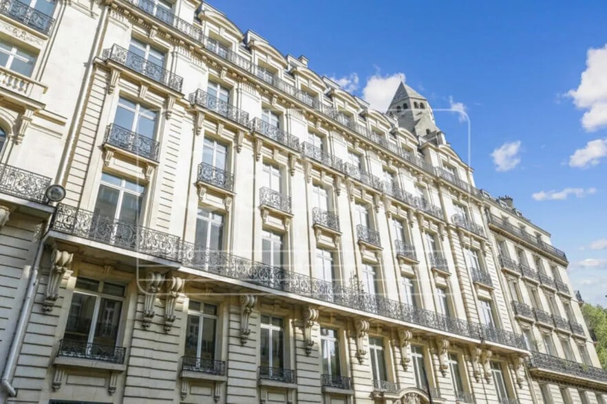 31 Bis Avenue Pierre Ier De Serbie, Paris à louer - Photo de l’immeuble – Image 1 sur 30