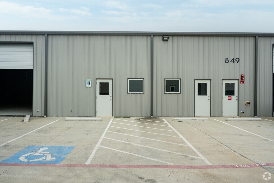 901 Eight Twenty Blvd, Fort Worth, TX à louer - Photo de l’immeuble – Image 3 sur 18