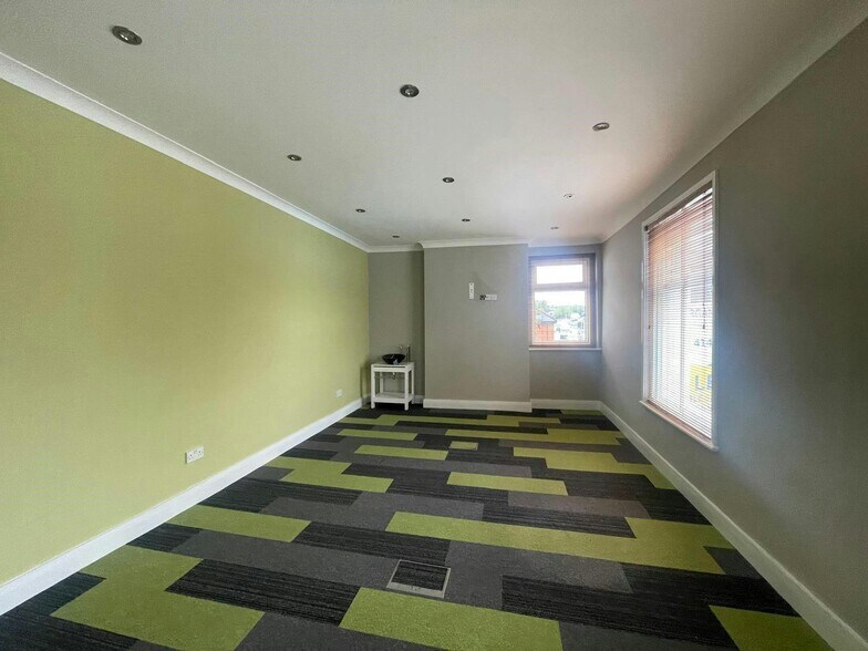 348-350 Wilderspool Causeway, Warrington à louer - Photo de l’immeuble – Image 3 sur 13