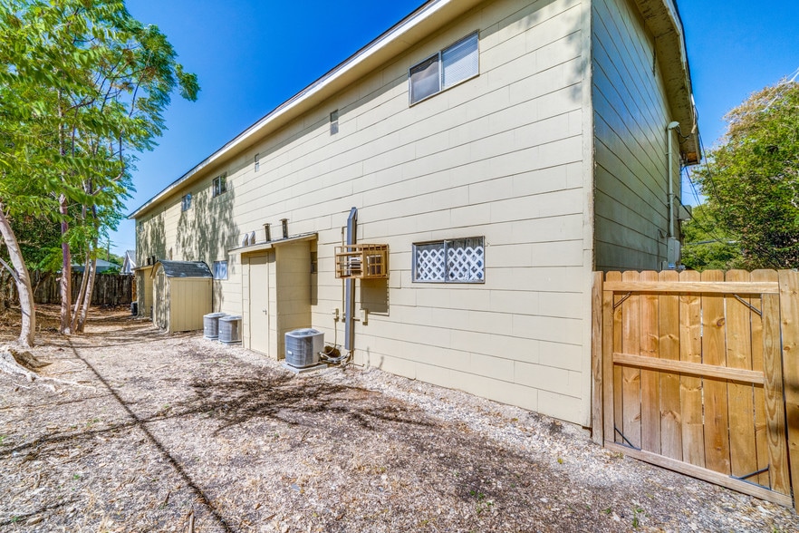 216 Lucas St, San Antonio, TX à vendre - Photo de l’immeuble – Image 3 sur 50
