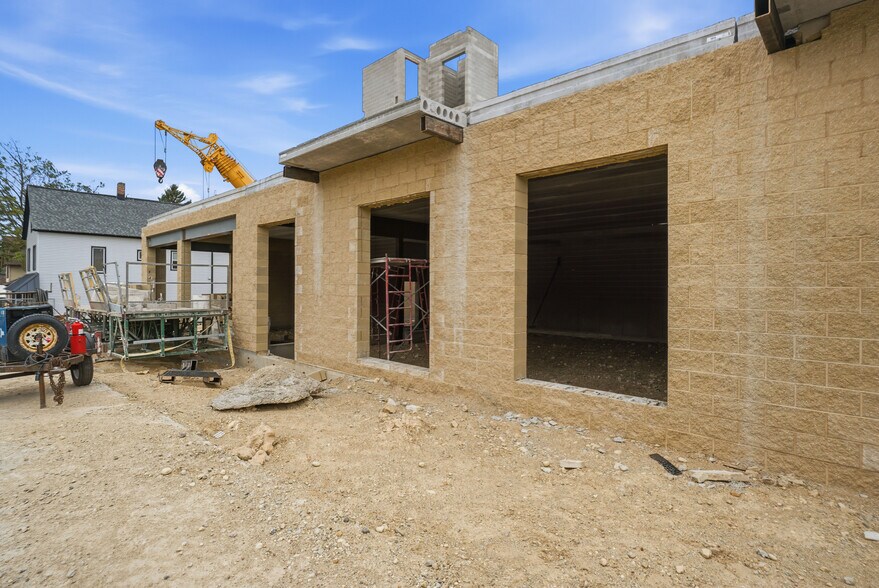115 Kettle Moraine Dr S, Slinger, WI à louer - Photo de la construction – Image 1 sur 10