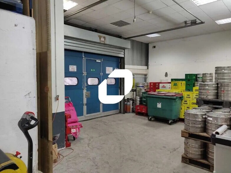 Local d’activités dans Pantin à louer - Photo de l’immeuble – Image 2 sur 8