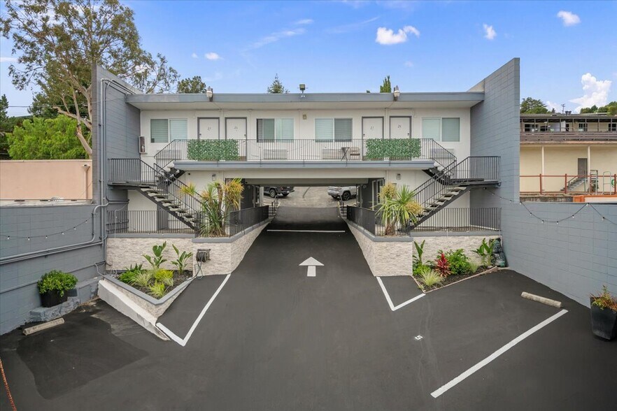 700 El Camino Real, Belmont, CA à vendre - Photo de l’immeuble – Image 2 sur 9
