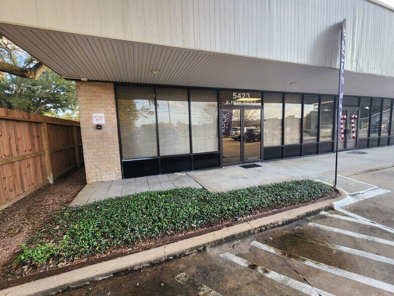 5423 E 5th St, Katy, TX à louer - Photo de l’immeuble – Image 2 sur 17