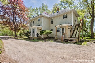 Plus de détails pour 8305-8311 N Solon Rd, Richmond, IL - Logement à vendre
