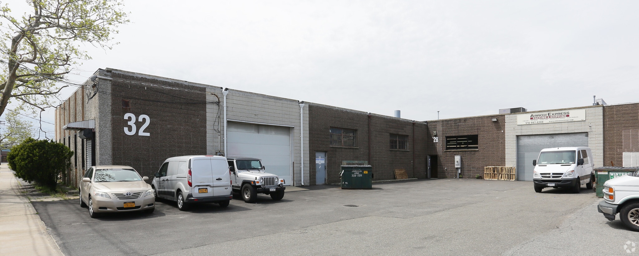 26-32 Saint Johns Pl, Freeport, NY à louer Photo principale– Image 1 sur 5