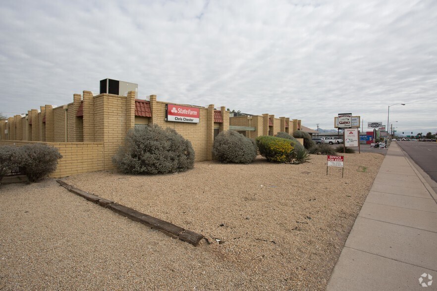 3040 E Cactus Rd, Phoenix, AZ à louer - Photo de l’immeuble – Image 1 sur 4