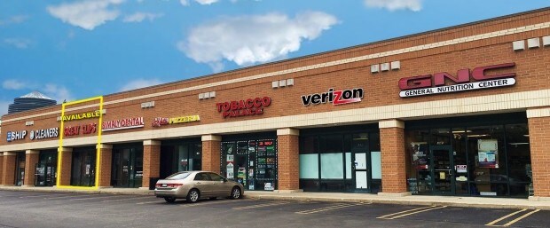 335-355 E Geneva Rd, Carol Stream, IL à louer - Photo de l’immeuble – Image 2 sur 6