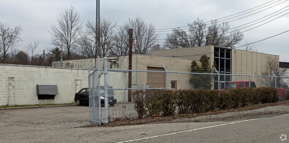 7504 Camargo Rd, Madeira, OH à louer - Photo de l’immeuble – Image 3 sur 3