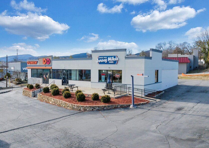 7000 Peters Creek Rd, Roanoke, VA à vendre - Photo de l’immeuble – Image 2 sur 8
