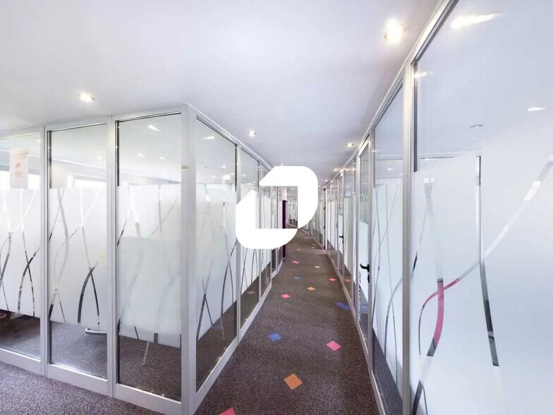 Bureau dans Issy-les-Moulineaux à vendre - Photo de l’immeuble – Image 3 sur 12