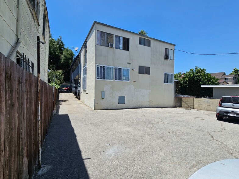 1146 S Berendo St, Los Angeles, CA à vendre - Photo de l’immeuble – Image 3 sur 8