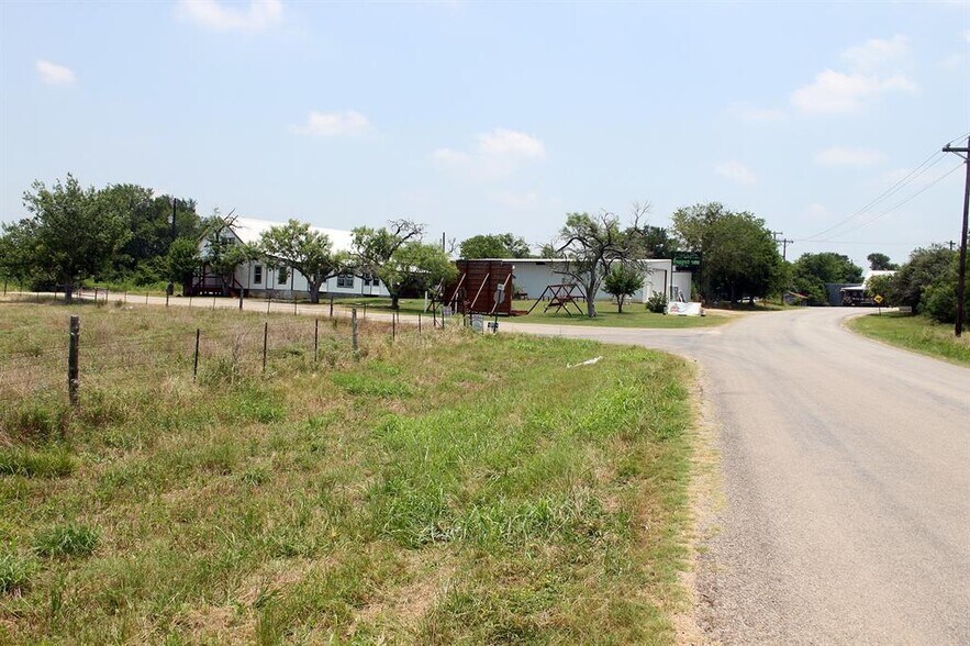 108 Sorrell St, Red Rock, TX à vendre - Photo de l’immeuble – Image 2 sur 3