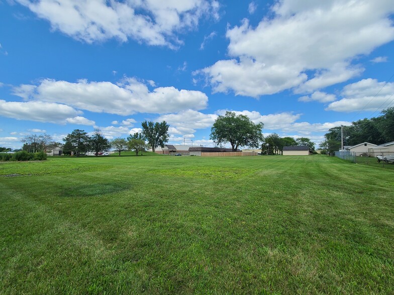 932 W Brookwood Ct, New Haven, IN à vendre - Photo de l’immeuble – Image 3 sur 4